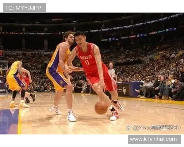 姚明与拉莫斯激烈对抗引发热议体育界巨星的意外碰撞背后故事揭秘