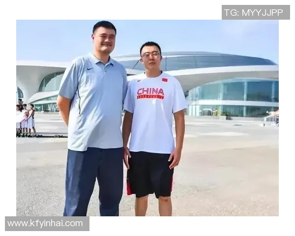 姚明与鲨鱼的奇妙羁绊探索篮球与海洋生物的深刻联系与启示