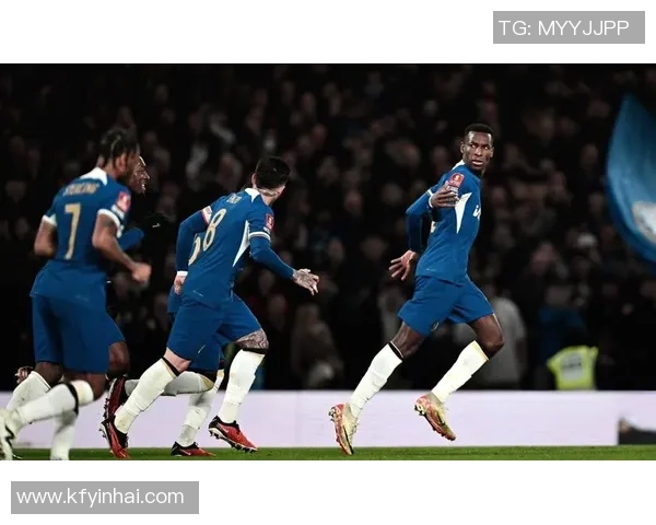 欧冠激战：里昂逆转切尔西绝杀时刻引发争议判罚全场沸腾